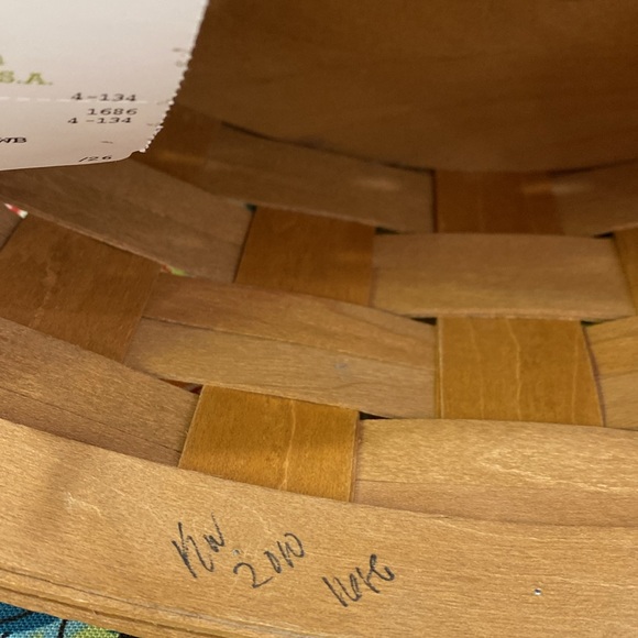 Longaberger 2010 Medium Metropolitan Item #1185239 Oval Basket. NO PROTECTOR. - Picture 7 of 8